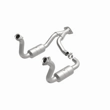 Load image into Gallery viewer, MagnaFlow Exhaust Products 51760 OEM Grade Direct-Fit Catalytic Converter for Select Ford F-250 Super Duty, Ford F-350 Super Duty, Ford F-450 Super Duty