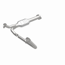 Load image into Gallery viewer, MagnaFlow Exhaust Products 3391482 California CARB Direct-Fit Catalytic Converter for Select Chevrolet G10, Chevrolet G20, Chevrolet G30, GMC G1500, GMC G2500, GMC G3500