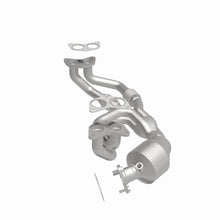 Load image into Gallery viewer, MagnaFlow Exhaust Products 5531447 California CARB Manifold Catalytic Converter for Select Saab 9-2X, Subaru Forester, Subaru Impreza, Subaru Legacy, Subaru Outback