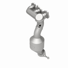 Load image into Gallery viewer, MagnaFlow Exhaust Products 51540 OEM Grade Manifold Catalytic Converter for Select Toyota Highlander
