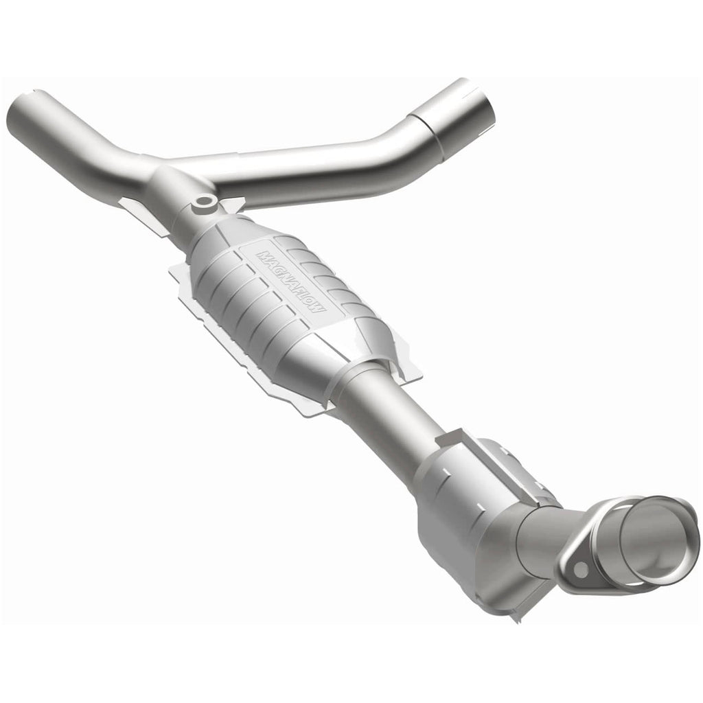MagnaFlow Exhaust Products 49426 OEM Grade Direct-Fit Catalytic Converter for Select Ford E-150, Ford E-150 Club Wagon, Ford E-150 Econoline, Ford E-150 Econoline Club Wagon, Ford E-250, Ford E-250 Econoline