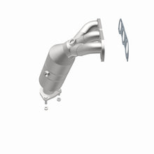 Load image into Gallery viewer, MagnaFlow Exhaust Products 452912 California CARB Manifold Catalytic Converter for Select Suzuki Verona
