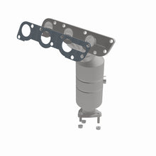 Load image into Gallery viewer, MagnaFlow Exhaust Products 452911 California CARB Manifold Catalytic Converter for Select Suzuki Verona