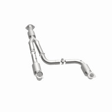 Load image into Gallery viewer, MagnaFlow Exhaust Products 5582812 California CARB Direct-Fit Catalytic Converter for Select Chevrolet Silverado HD, Chevrolet Silverado HD, GMC Sierra HD, GMC Sierra HD