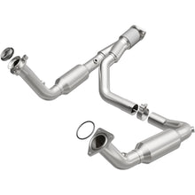 Load image into Gallery viewer, MagnaFlow Exhaust Products 5451650 California CARB Direct-Fit Catalytic Converter for Select Buick Rainier, Chevrolet Trailblazer, GMC Envoy