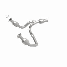 Load image into Gallery viewer, MagnaFlow Exhaust Products 5582617 California CARB Direct-Fit Catalytic Converter for Select Cadillac Escalade, Cadillac Escalade ESV, Chevrolet Silverado 1500, GMC Sierra 1500, GMC Yukon, GMC Yukon XL