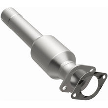 Load image into Gallery viewer, MagnaFlow Exhaust Products 21-989 OEM Grade Direct-Fit Catalytic Converter for Select Chevrolet Silverado 2500, Chevrolet Silverado HD, GMC Sierra 2500, GMC Sierra HD