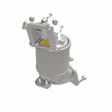 Load image into Gallery viewer, MagnaFlow Exhaust Products 290133 OEM Grade Manifold Catalytic Converter for Select Hyundai Santa Cruz, Hyundai Tucson, Kia Sorento, Kia Sportage