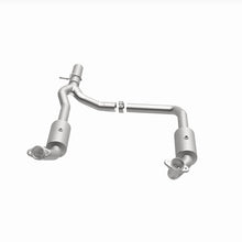 Load image into Gallery viewer, MagnaFlow Exhaust Products 5551599 California CARB Direct-Fit Catalytic Converter for Select Ford E-350 Super Duty