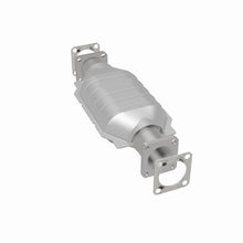 Load image into Gallery viewer, MagnaFlow Exhaust Products 3391652 California CARB Direct-Fit Catalytic Converter for Select Chevrolet LUV, Isuzu Amigo, Isuzu Pickup, Isuzu Rodeo, Isuzu Trooper