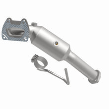 Load image into Gallery viewer, MagnaFlow Exhaust Products 21-030 OEM Grade Direct-Fit Catalytic Converter for Select Jeep Gladiator, Jeep Wrangler, Jeep Wrangler JK