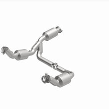 Load image into Gallery viewer, MagnaFlow Exhaust Products 280429 OEM Grade Direct-Fit Catalytic Converter for Select Chevrolet Express 2500, Chevrolet Express 3500, Chevrolet Express 4500, GMC Savana 2500, GMC Savana 3500, GMC Savana