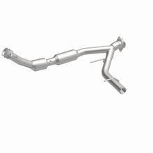 Load image into Gallery viewer, MagnaFlow Exhaust Products 4583078 California CARB Direct-Fit Catalytic Converter for Select Ford Expedition