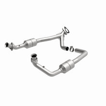 Load image into Gallery viewer, MagnaFlow Exhaust Products 51378 OEM Grade Direct-Fit Catalytic Converter for Select Ford E-150, Ford E-150 Club Wagon, Ford E-150 Econoline, Ford E-150 Econoline Club Wagon, Ford E-250, Ford E-250 Econoline, Ford E-350 Club Wagon, Ford E-350 Econoline