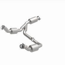 Load image into Gallery viewer, MagnaFlow Exhaust Products 280429 OEM Grade Direct-Fit Catalytic Converter for Select Chevrolet Express 2500, Chevrolet Express 3500, Chevrolet Express 4500, GMC Savana 2500, GMC Savana 3500, GMC Savana