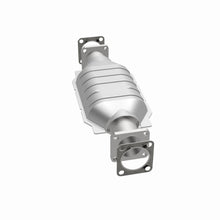 Load image into Gallery viewer, MagnaFlow Exhaust Products 3391652 California CARB Direct-Fit Catalytic Converter for Select Chevrolet LUV, Isuzu Amigo, Isuzu Pickup, Isuzu Rodeo, Isuzu Trooper