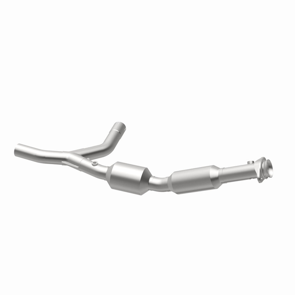 MagnaFlow Exhaust Products 5582310 California CARB Direct-Fit Catalytic Converter for Select Ford E-150, Ford E-250