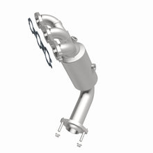 Load image into Gallery viewer, MagnaFlow Exhaust Products 51061 OEM Grade Manifold Catalytic Converter for Select Chrysler Pacifica, Chrysler Sebring, Chrysler Town &amp; Country, Dodge Avenger, Dodge Grand Caravan, Dodge Journey, Volkswagen Routan