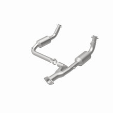 Load image into Gallery viewer, MagnaFlow Exhaust Products 4451420 California CARB Direct-Fit Catalytic Converter for Select Cadillac Escalade, Chevrolet Tahoe, GMC Yukon
