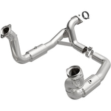 Load image into Gallery viewer, MagnaFlow Exhaust Products 5551297 California CARB Direct-Fit Catalytic Converter for Select Ford F-250 Super Duty, Ford F-350 Super Duty