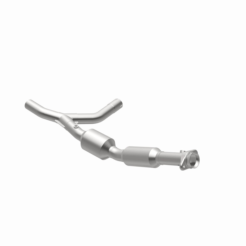 MagnaFlow Exhaust Products 5582310 California CARB Direct-Fit Catalytic Converter for Select Ford E-150, Ford E-250