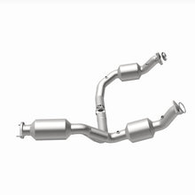Load image into Gallery viewer, MagnaFlow Exhaust Products 280429 OEM Grade Direct-Fit Catalytic Converter for Select Chevrolet Express 2500, Chevrolet Express 3500, Chevrolet Express 4500, GMC Savana 2500, GMC Savana 3500, GMC Savana
