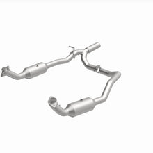 Load image into Gallery viewer, MagnaFlow Exhaust Products 280014 OEM Grade Direct-Fit Catalytic Converter for Select Ford E-350 Super Duty, Ford E-450 Super Duty
