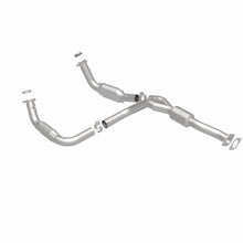 Load image into Gallery viewer, MagnaFlow Exhaust Products 52113 OEM Grade Direct-Fit Catalytic Converter for Select Chevrolet Express 2500, Chevrolet Express 3500, Chevrolet Express 4500, GMC Savana 2500, GMC Savana 3500, GMC Savana
