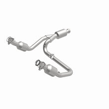 Load image into Gallery viewer, MagnaFlow Exhaust Products 5582642 California CARB Direct-Fit Catalytic Converter for Select Chevrolet Silverado 1500, Chevrolet Suburban, Chevrolet Tahoe, GMC Sierra 1500, GMC Yukon, GMC Yukon XL