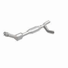 Load image into Gallery viewer, MagnaFlow Exhaust Products 49426 OEM Grade Direct-Fit Catalytic Converter for Select Ford E-150, Ford E-150 Club Wagon, Ford E-150 Econoline, Ford E-150 Econoline Club Wagon, Ford E-250, Ford E-250 Econoline