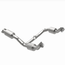 Load image into Gallery viewer, MagnaFlow Exhaust Products 280429 OEM Grade Direct-Fit Catalytic Converter for Select Chevrolet Express 2500, Chevrolet Express 3500, Chevrolet Express 4500, GMC Savana 2500, GMC Savana 3500, GMC Savana