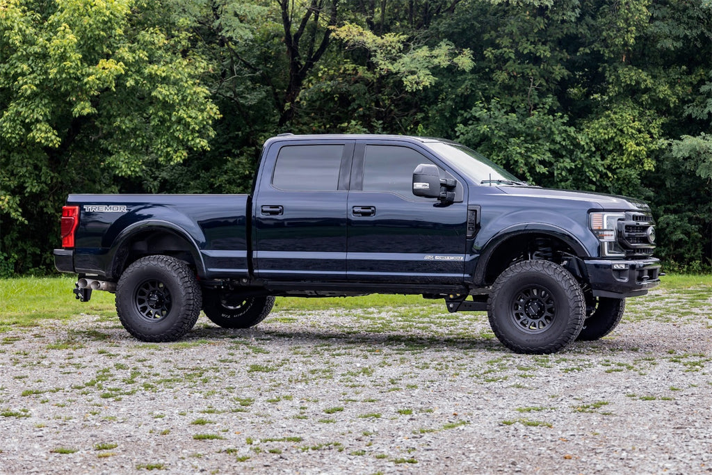 Rough Country 41370 Suspension Lift Kit w/Shocks for Select Ford F-250 Super Duty, Ford F-350 Super Duty