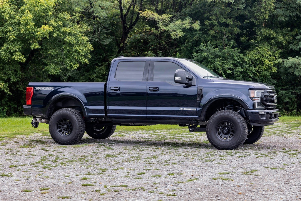 Rough Country 41340 Suspension Lift Kit w/Shocks for Select Ford F-250 Super Duty, Ford F-350 Super Duty