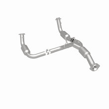 Load image into Gallery viewer, MagnaFlow Exhaust Products 5582812 California CARB Direct-Fit Catalytic Converter for Select Chevrolet Silverado HD, Chevrolet Silverado HD, GMC Sierra HD, GMC Sierra HD