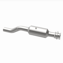 Load image into Gallery viewer, MagnaFlow Exhaust Products 280440 OEM Grade Direct-Fit Catalytic Converter for Select Ford F-350 Super Duty, Ford F-450 Super Duty, Ford F-550 Super Duty