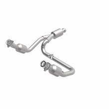 Load image into Gallery viewer, MagnaFlow Exhaust Products 280424 OEM Grade Direct-Fit Catalytic Converter for Select Chevrolet Silverado 1500, Chevrolet Suburban, Chevrolet Tahoe, GMC Sierra 1500, GMC Yukon, GMC Yukon XL
