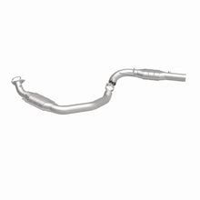 Load image into Gallery viewer, MagnaFlow Exhaust Products 5582524 California CARB Direct-Fit Catalytic Converter for Select Chevrolet Express 2500, Chevrolet Express 3500, GMC Savana 2500, GMC Savana