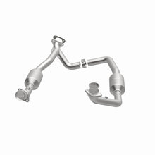 Load image into Gallery viewer, MagnaFlow Exhaust Products 4583378 California CARB Direct-Fit Catalytic Converter for Select Ford E-150, Ford E-150 Club Wagon, Ford E-250, Ford E-350 Club Wagon, Ford E-350 Super Duty