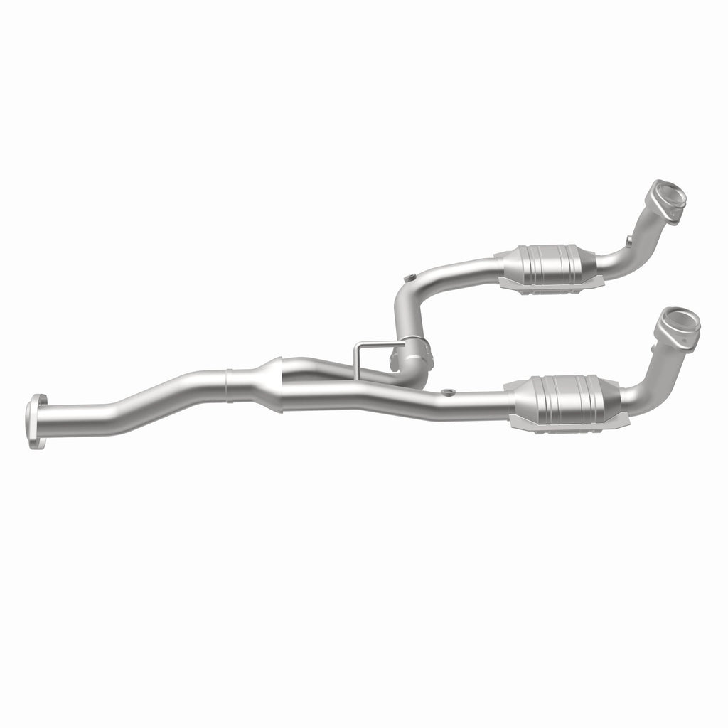 MagnaFlow Exhaust Products 49186 OEM Grade Direct-Fit Catalytic Converter for Select Jeep Liberty