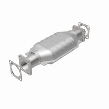 Load image into Gallery viewer, MagnaFlow Exhaust Products 3391652 California CARB Direct-Fit Catalytic Converter for Select Chevrolet LUV, Isuzu Amigo, Isuzu Pickup, Isuzu Rodeo, Isuzu Trooper