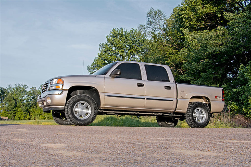 Rough Country 28330 Leveling Lift Kit w/Shock for Select Chevrolet Silverado 1500, Chevrolet Silverado Classic, Chevrolet Silverado HD, Chevrolet Silverado HD Classic, GMC Sierra 1500, GMC Sierra Classic, GMC Sierra HD Classic