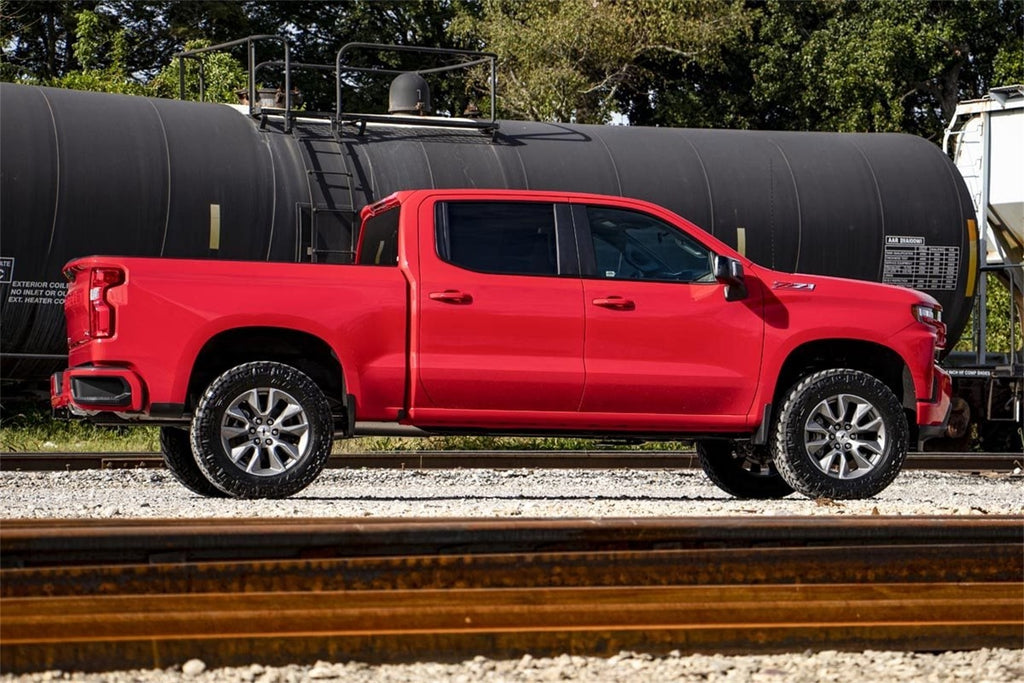 Rough Country 22631RED Suspension Lift Kit w/Shocks for Select GMC Sierra