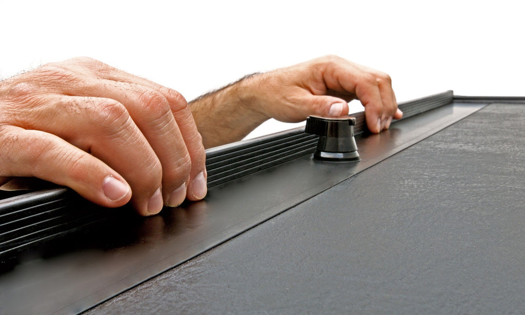 Roll N Lock LG575M M-Series-22-26 Tundra 5ft.7in. for Select Toyota Tundra