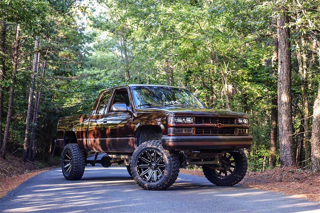 Rough Country 27640 Suspension Lift Kit w/Shocks for Select Chevrolet Blazer, Chevrolet K1500, Chevrolet K1500 Suburban, Chevrolet Tahoe, GMC K1500, GMC K1500 Suburban, GMC Yukon