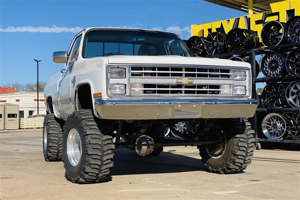 Rough Country 155.20 Suspension Lift Kit w/Shocks for Select Chevrolet Blazer, Chevrolet K10, Chevrolet K10 Suburban, Chevrolet K5 Blazer, Chevrolet S10 Blazer, Chevrolet V10, Chevrolet V10 Suburban, Chevrolet V1500 Suburban, GMC Jimmy, GMC K15, GMC K15
