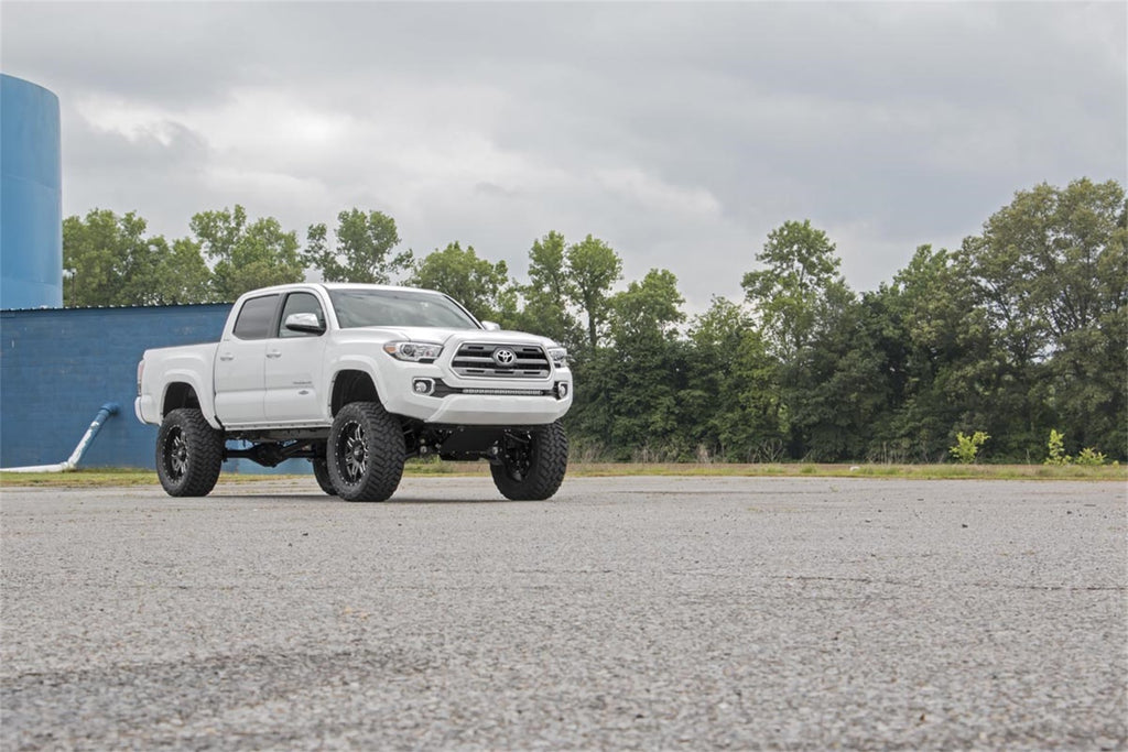 Rough Country 747.20 Suspension Lift Kit w/Shocks for Select Toyota Tacoma